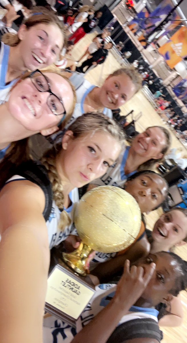 Madison Young tweet media