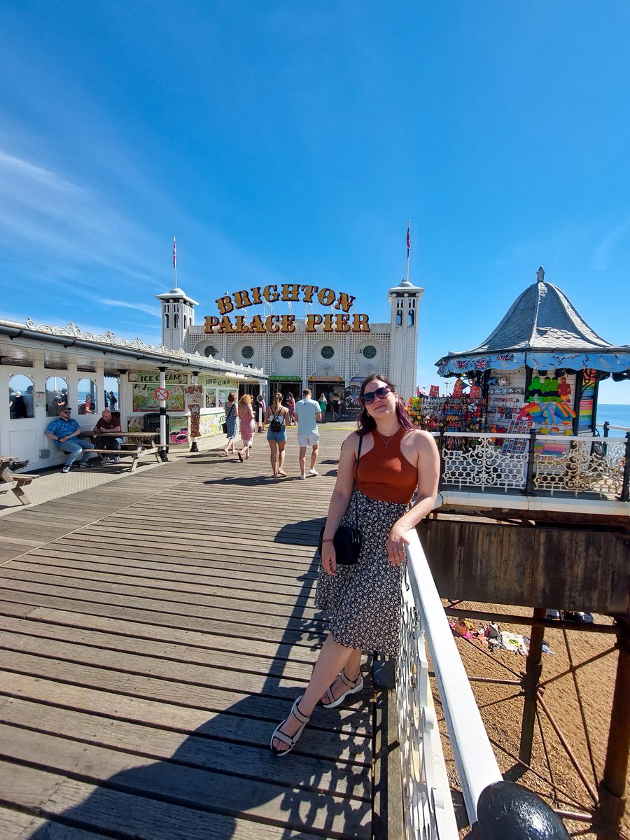 Inglaterra 350 días al año:☁️🌧🌫😶‍🌫️
Inglaterra la semana que vengo: ☀️🔥🌡🥵