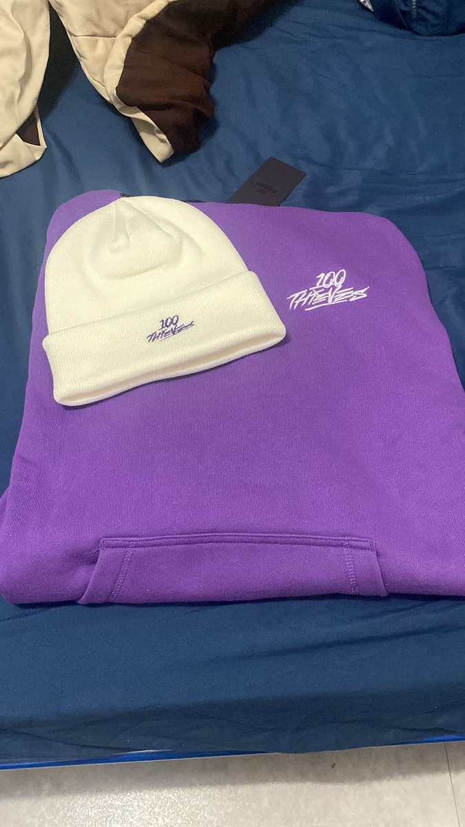 FierceSwitch's tweet image. ❤️😎 @100Thieves @Valkyrae