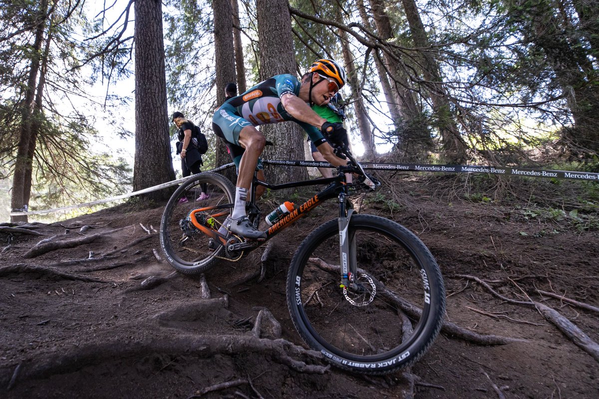 BrentjensMTB's tweet photo. Good comeback for #MartinsBlums 🇱🇻and #DavidNordemann 🇳🇱 @UCI_MTB #Lenzerheide 🇨🇭#SashaHudyma 🇺🇦had a hard day #timetorecover Photography Marcelo Rypl @cstbicycletires @PostNL @BAFANGElectric @BrentjensMTB https://t.co/vgCq40H984