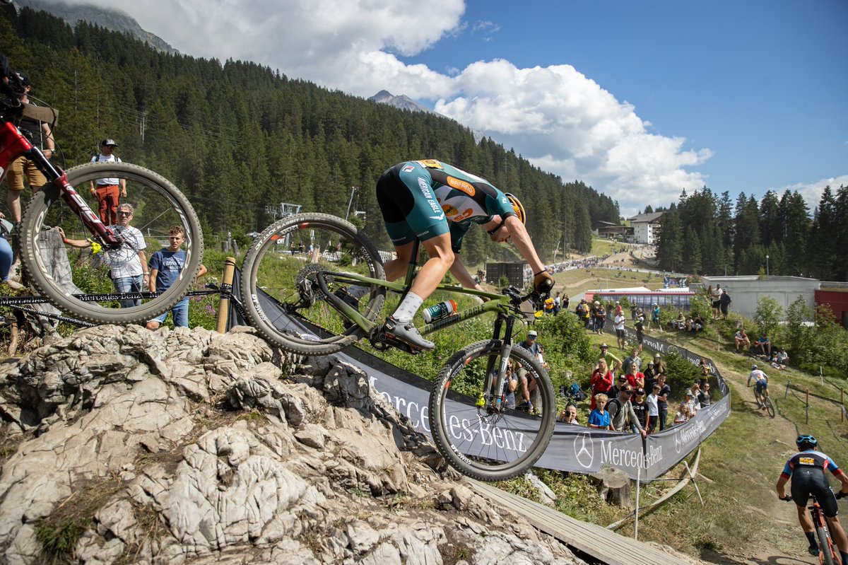 BrentjensMTB's tweet photo. Good comeback for #MartinsBlums 🇱🇻and #DavidNordemann 🇳🇱 @UCI_MTB #Lenzerheide 🇨🇭#SashaHudyma 🇺🇦had a hard day #timetorecover Photography Marcelo Rypl @cstbicycletires @PostNL @BAFANGElectric @BrentjensMTB https://t.co/vgCq40H984