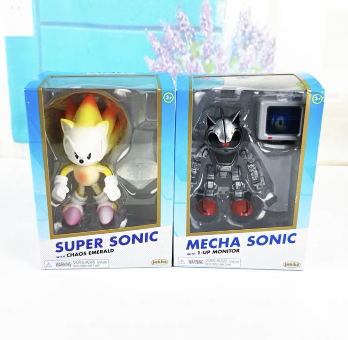 Sonic the Hedgehog - Super Sonic with Chaos Emerald 4 Action Figure