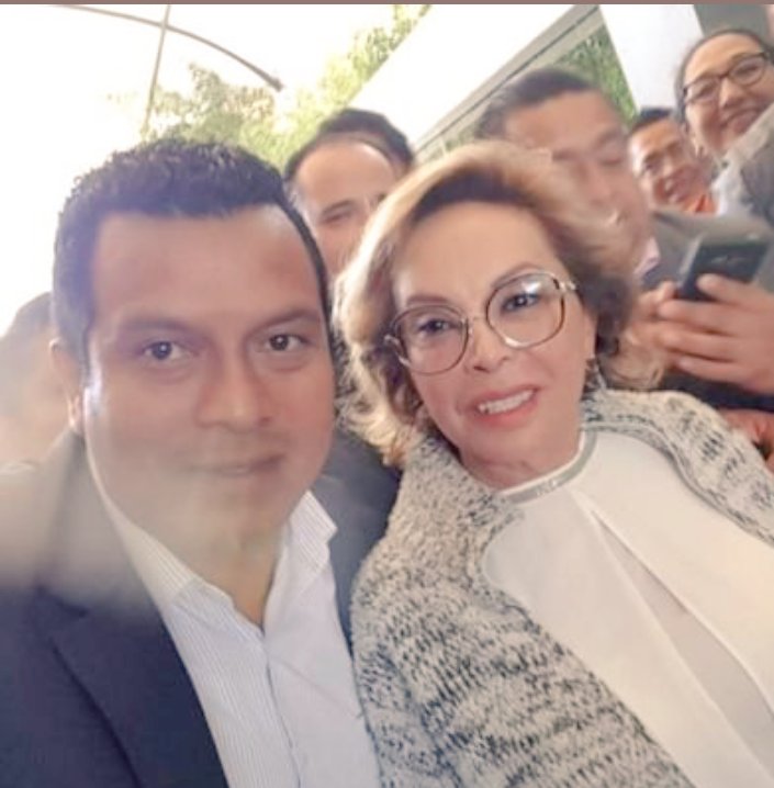 GerardoCruz1007's tweet photo. Vigorosa siempre, opinando de nuestra materia de trabajo. 
#LaSillaRoja #ElFinanciero https://t.co/CeQWBG3j2T