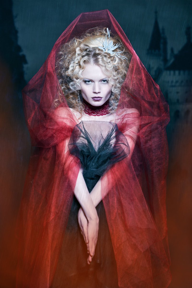 goth_divine's tweet photo. Who Needs A Real Casket? You know you're the s🔥it when you can stand up and still look like you're in a casket!

#vampire #vamp #vampiregirl #divinegoth #goth  #gothaesthetic #gothic #red #alternative  #victoriangoth https://t.co/mfRqMdmnmB