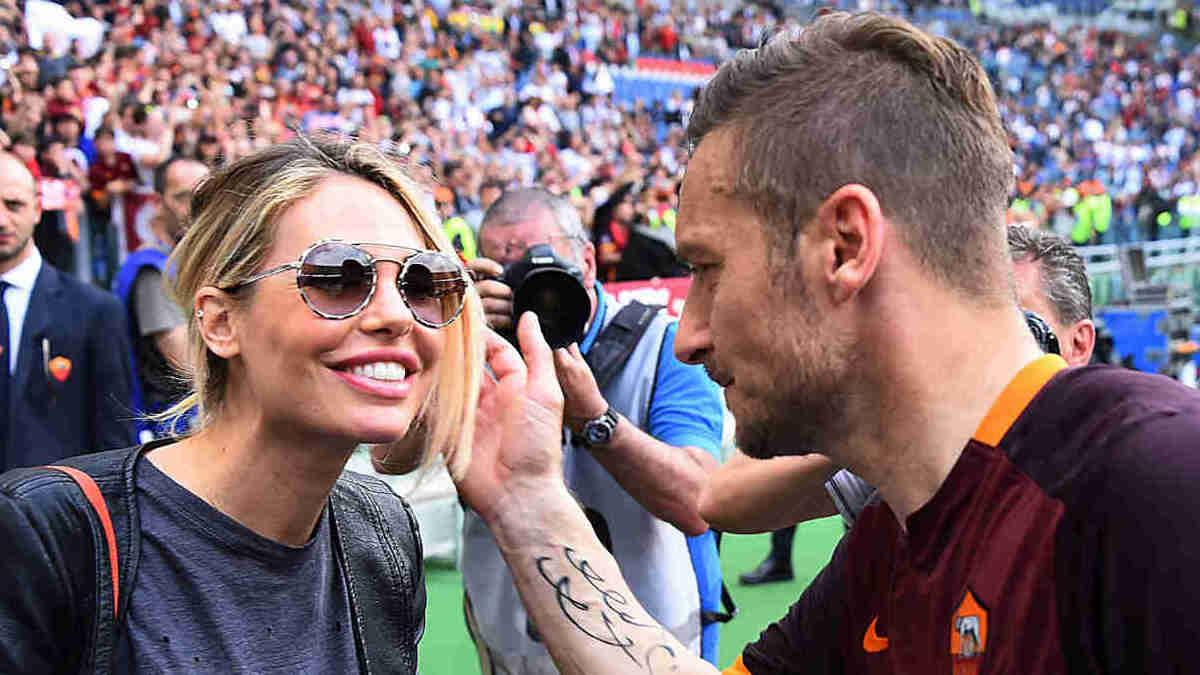Per me rimarranno sempre quelli che ci hanno fatto sognare e credere nell'amore. 

#Totti #Ilary