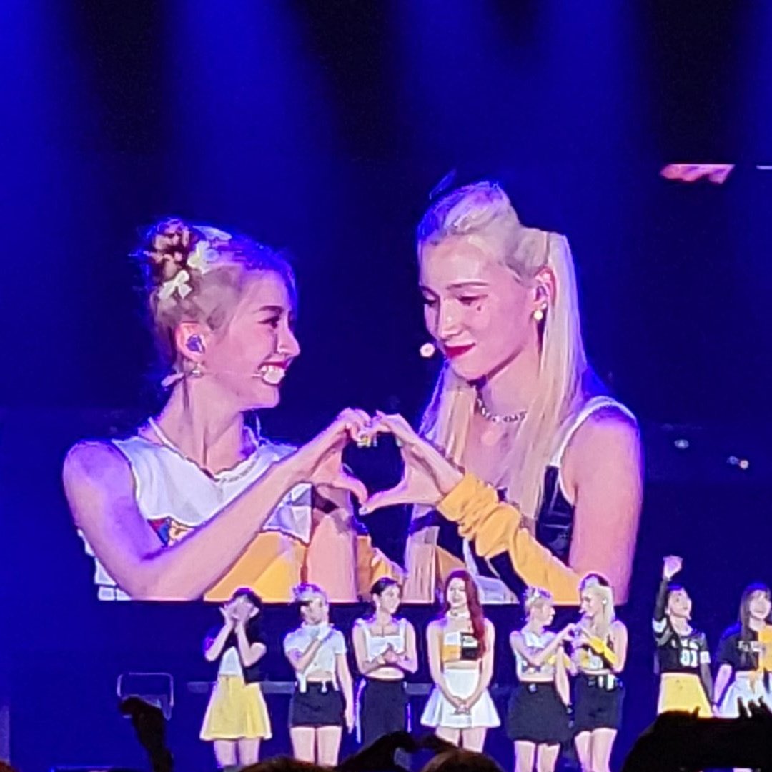 syodaz's tweet photo. its always been bahiyyih and yeseo, yeseo and bahiyyih ���� https://t.co/eAEg8fGmRm