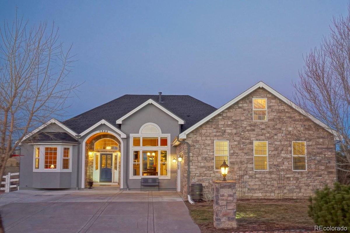 JanetGunther2's tweet photo. Simply amazing in Arvada. Move into this 5 BD/ 4 BA now! Call/text/DM me today!  https://t.co/ftM3FY3mKe https://t.co/jCJCggHtRg