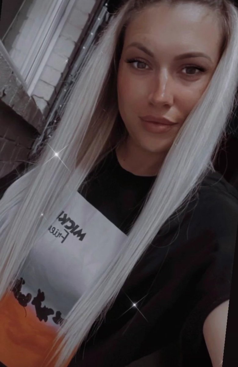L76894374's tweet photo. Lehet írni na csók 🔞 https://t.co/QG9hieiM1P