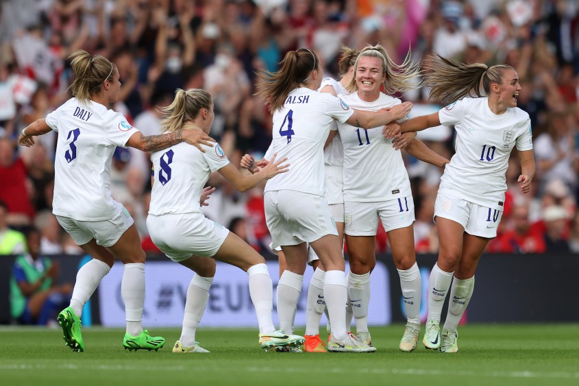 MailSport's tweet photo. HALF TIME

🏴󠁧󠁢󠁥󠁮󠁧󠁿 England 6-0 Norway 🇳🇴

The Lionesses are on fire!
https://t.co/jdjZMA2fjl #WEURO2022 https://t.co/NaCvCmCtrO
