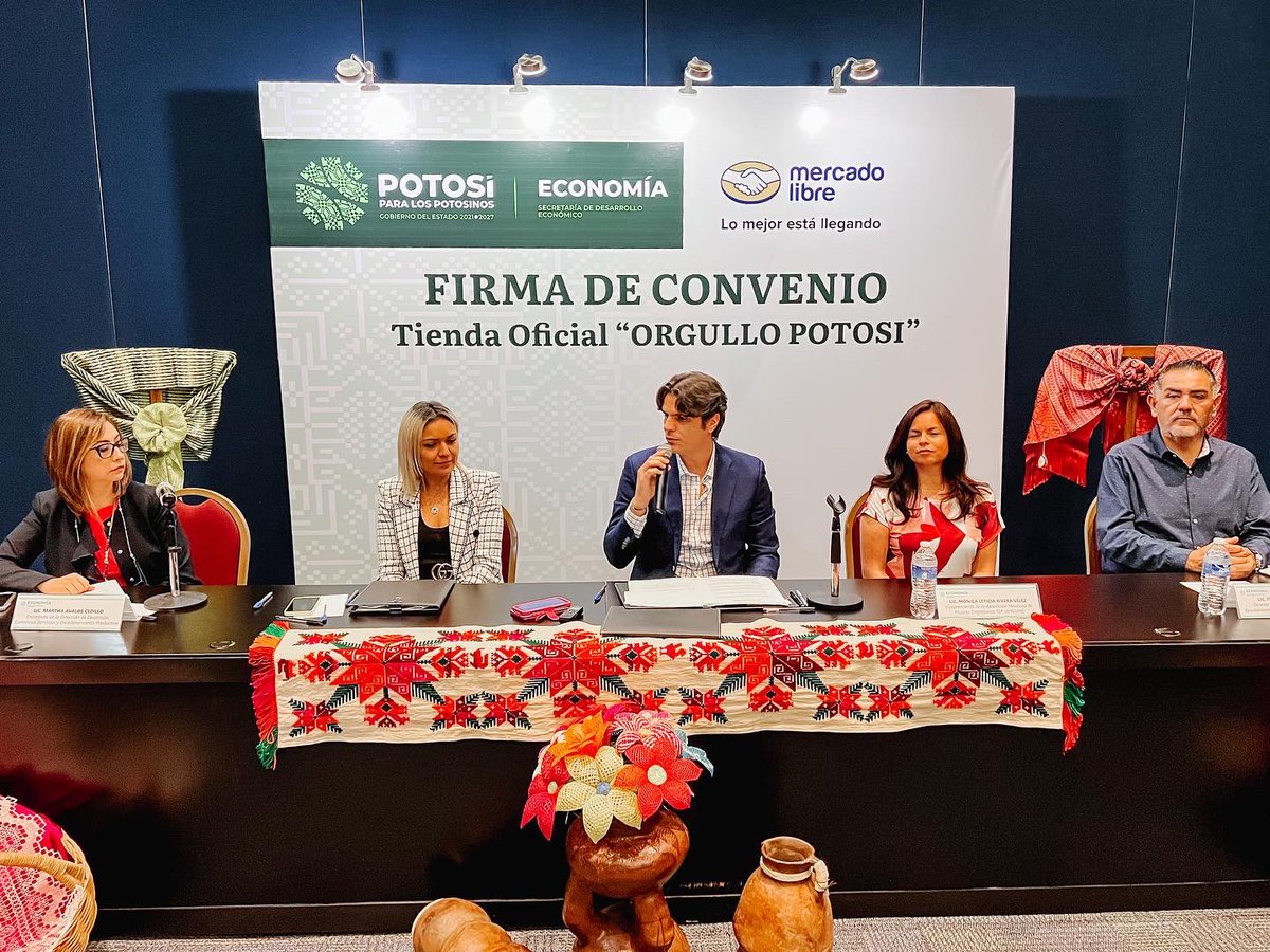 sedecoslp's tweet photo. @jc_valladares firmó el convenio de colaboración con @Mercadolibre para la apertura de la tienda "Orgullo Potosí", un espacio para que todas las y los potosinos puedan comercializar sus productos en línea a través de la tienda oficial de Gobierno del Estado. https://t.co/thgVhNTaBI