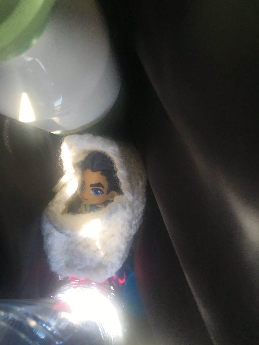 Djooo_in_club96's tweet image. In case u haven’t noticed, I carry lil Jayce around everywhere. My friend crocheted him a lil box so he can be safe in my bag :D
