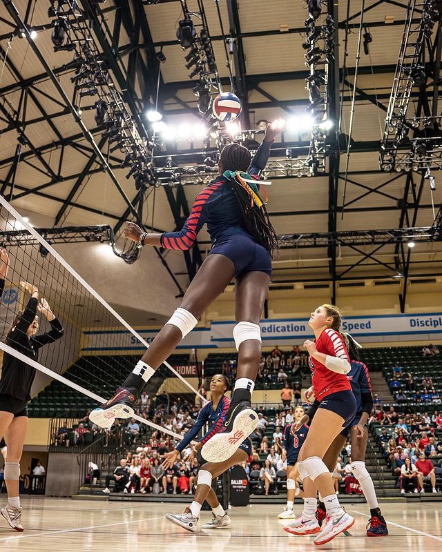 "Nothing can stop me, I'm all the way up..." | #badenvolleyball #badensports | 📷: Brandon Corbitt