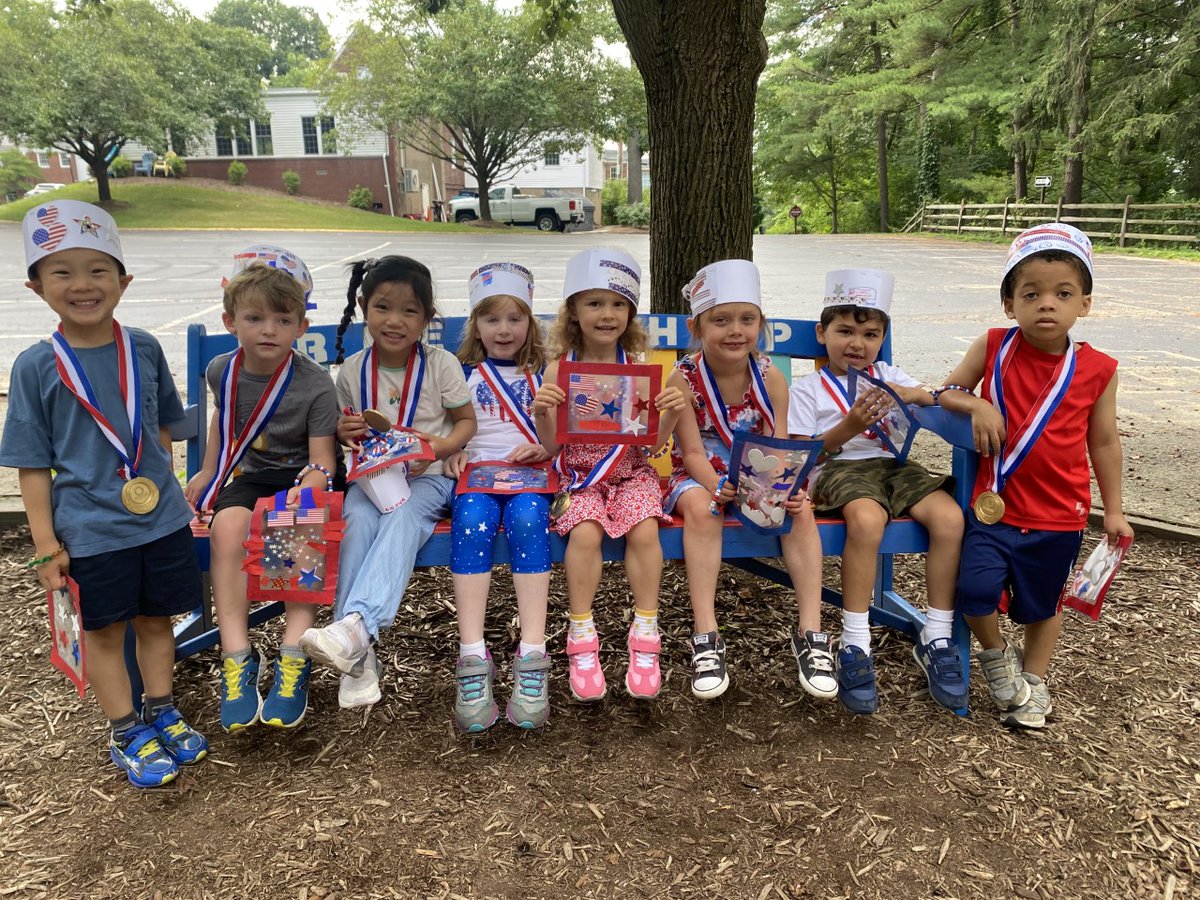 SSASummer's tweet image. North Hills Adventurers campers celebrated "Red, White and Blue" week last week by making bracelets, Fourth of July sun catchers and special crowns to wear during the parade on Friday! 🇺🇸 #SSAsummer