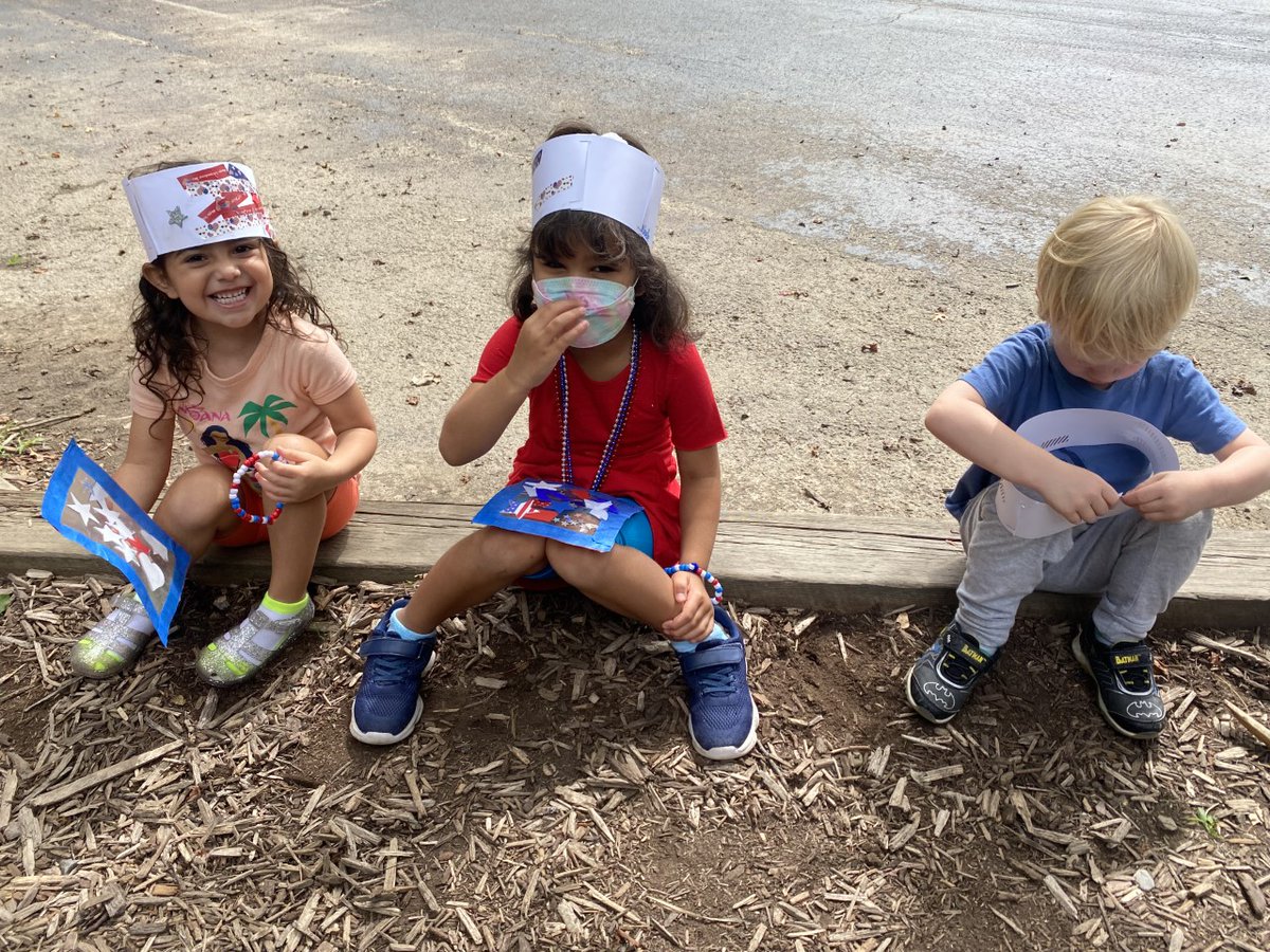 SSASummer's tweet image. North Hills Adventurers campers celebrated "Red, White and Blue" week last week by making bracelets, Fourth of July sun catchers and special crowns to wear during the parade on Friday! 🇺🇸 #SSAsummer