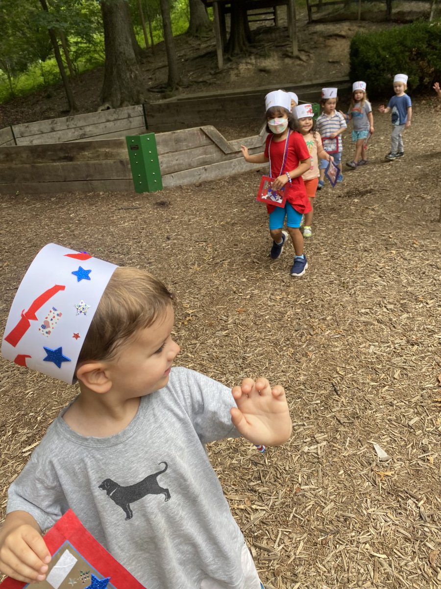 North Hills Adventurers campers celebrated "Red, White and Blue" week last week by making bracelets, Fourth of July sun catchers and special crowns to wear during the parade on Friday! 🇺🇸 #SSAsummer