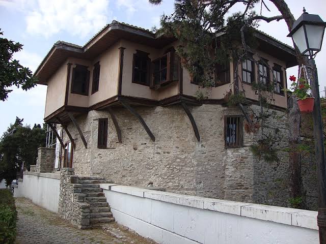 _bookarchive's tweet photo. Kavalalı Mehmet Ali Paşa Konağı, Batı Trakya, 1720'de inşa edildi. https://t.co/i8g6NRSPJp