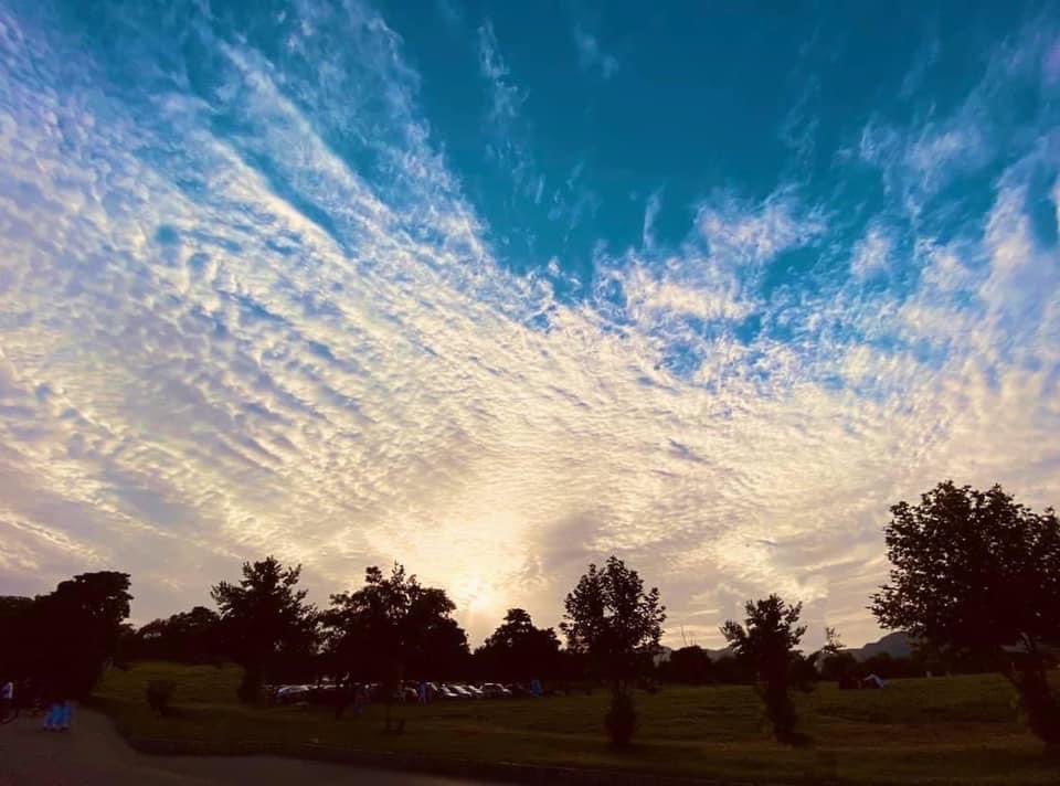 rezzalyshah's tweet photo. Stunning Isloo Sunset 🌅 #CapitalPark #PhotobyRezz https://t.co/kn2z4HuKDo