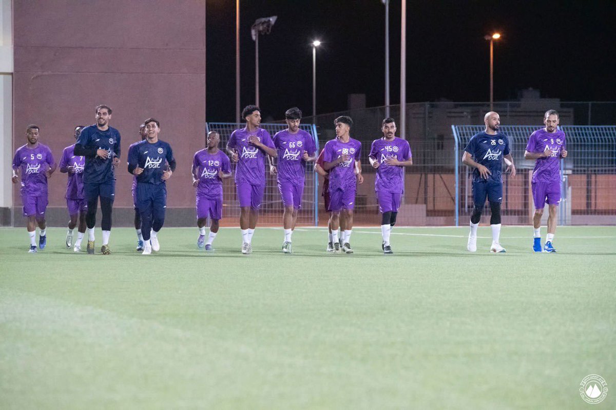 📸 تحت قيادة المدرب البرتغالي بينتو انطلقت مساء اليوم الاثنين المرحلة الأولى من إعداد الفريق الأول للموسم الرياضي الجديد 👏🏻💪🏻🤎

#الجبلين