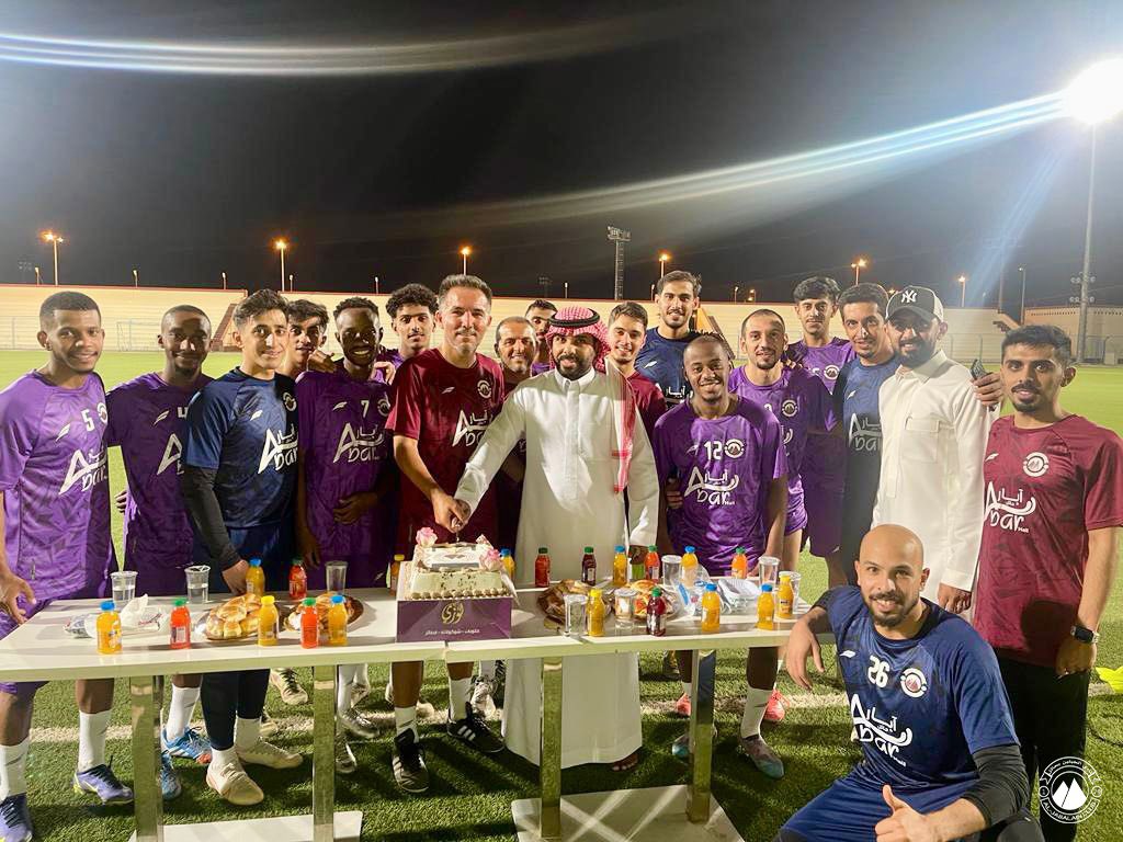 📸🤍 وبعد نهاية التدريبات أقامت إدارة الفريق الأول حفل معايدة للاعبين والجهاز الفني الجديد .

#الجبلين