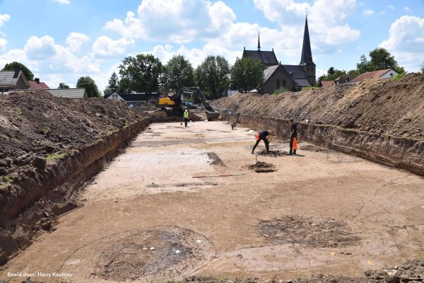 DeArcheoloog's tweet photo. Op 22 juli is er een #archeologische kijkmiddag 'Wonen onder de Toren' bij een #opgraving in het centrum van #Groessen. De vondsten zijn nog niet bekend, maar naar ik begreep, is het zeer de moeite waard. 
https://t.co/3Jkc65HyAf https://t.co/WjaJ4f9TRU