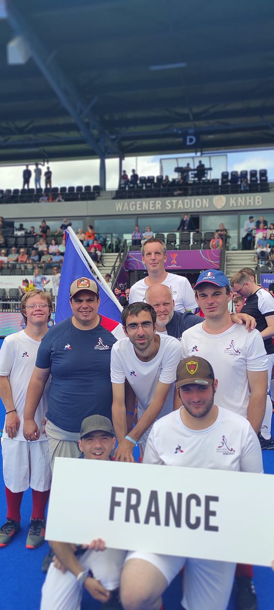 Un immense bravo au collectif France de hockey adapté qpour saune magnifique médaille de bronze à l'EuroHockey.
Un immense bravo à <a href="/mathildegrunba1/">Mathilde Grunbaum</a> leur entraineur qui a toujours cru en eux, en emmenant  cette équipe au plus haut niveau.  
Quelle fierté devant le chemin parcouru.