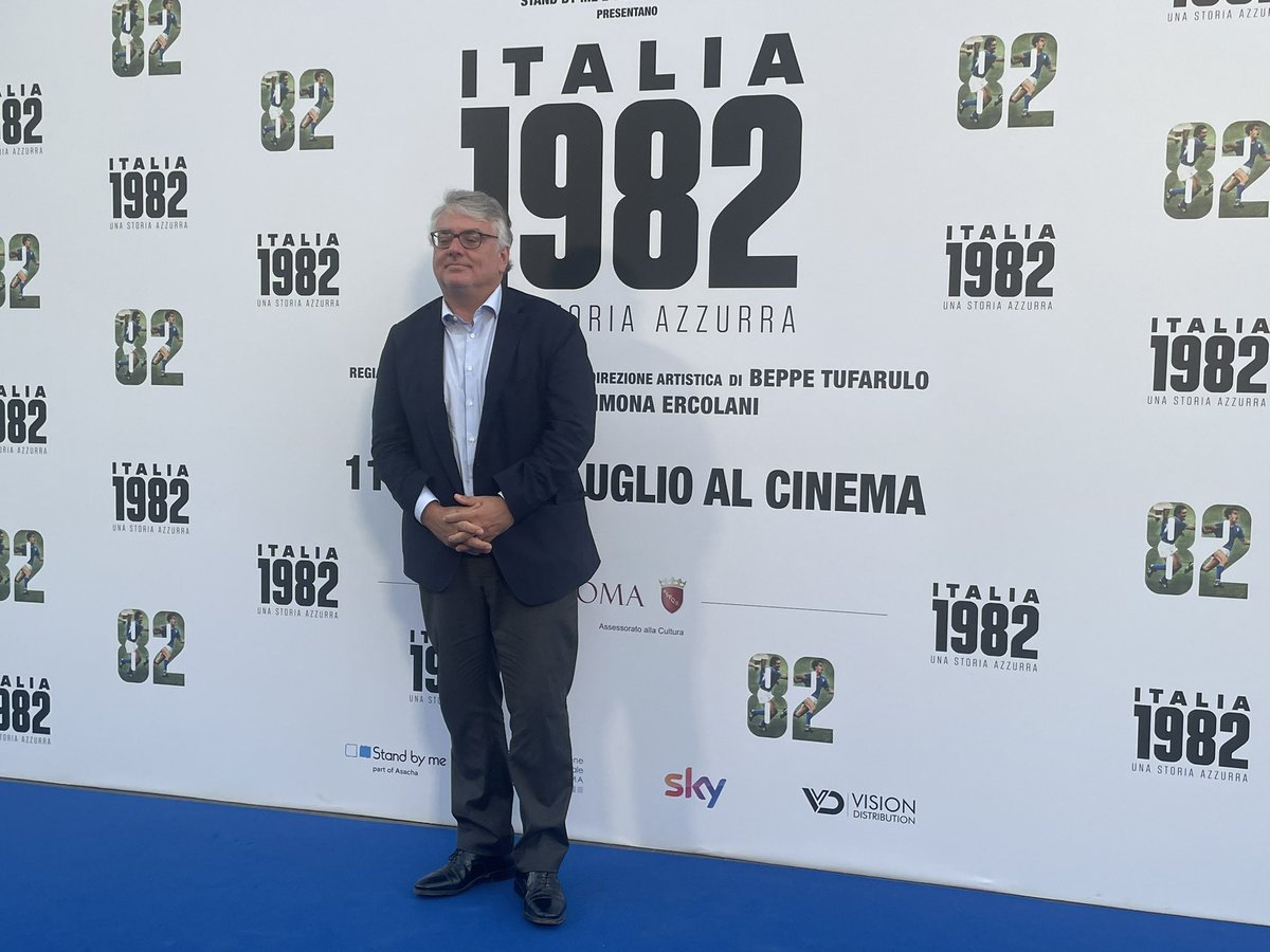 Museo_MAXXI's tweet photo. Tanti ospiti stasera #alMAXXI per la proiezione del documentario #Italia1982 - una storia azzurra, il racconto inedito dei retroscena del mondiale che ha reso la nostra nazionale un mito ineguagliato https://t.co/mfDkJ4wyLt