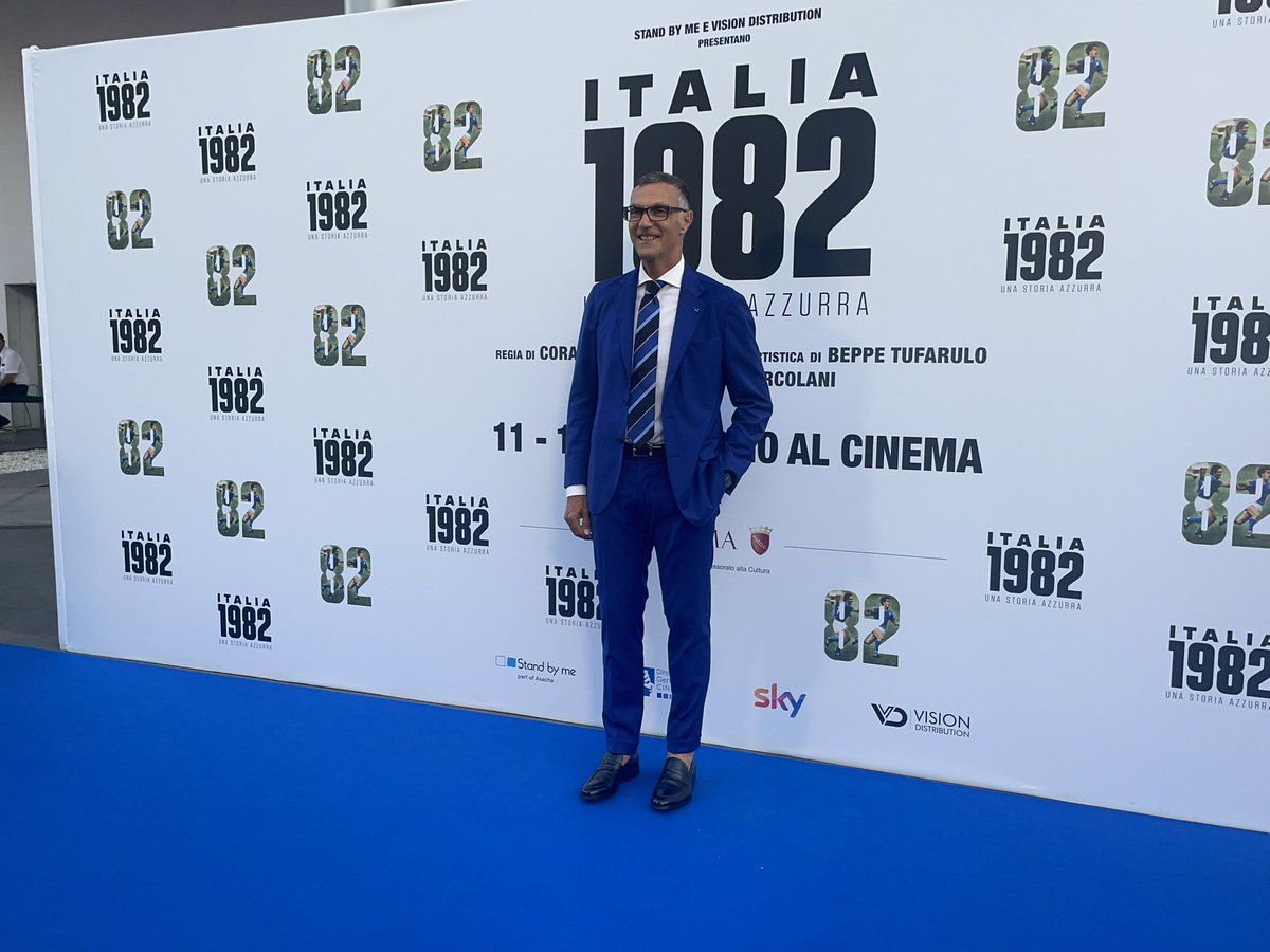 Museo_MAXXI's tweet photo. Tanti ospiti stasera #alMAXXI per la proiezione del documentario #Italia1982 - una storia azzurra, il racconto inedito dei retroscena del mondiale che ha reso la nostra nazionale un mito ineguagliato https://t.co/mfDkJ4wyLt