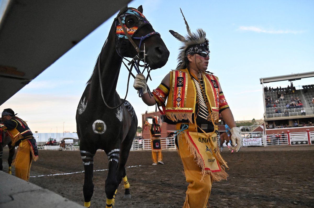 Have you seen the Relay Races yet?!

They happen every night right after the 9th Heat and no race is ever the same! 

📸: Thomas Valentine

#CSChuckwagons #Stampede2021