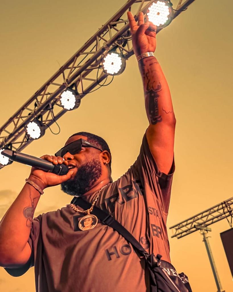 BamNation6's tweet photo. Shout out to @dmvpartyinthepark for making this possible...the enjoyment minister smashing their stage in the USA 🇺🇸 with back to back hit records.....#DBlackIsBack..#EnjoymentMinister..#Sheege... https://t.co/WnXeFz0CqG