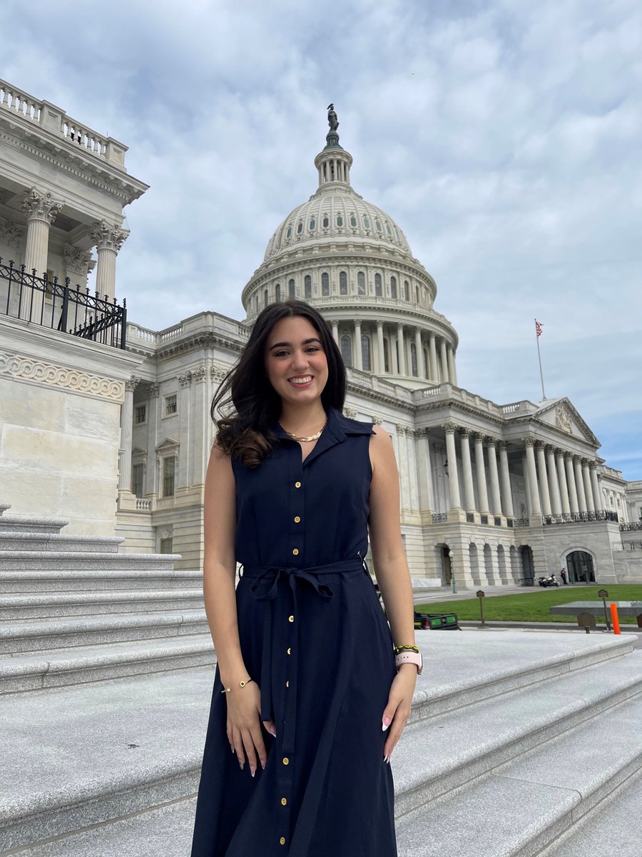 UF_Federal's tweet photo. ✨Intern Spotlight✨Our next @GrahamCenter intern is Amanda Benitez. Amanda is a third year International Studies &amp; Political Science major. Her interests include national security &amp; international policy and she hopes to attend law school! #GoGators #UFinDC https://t.co/ukictKTMW0
