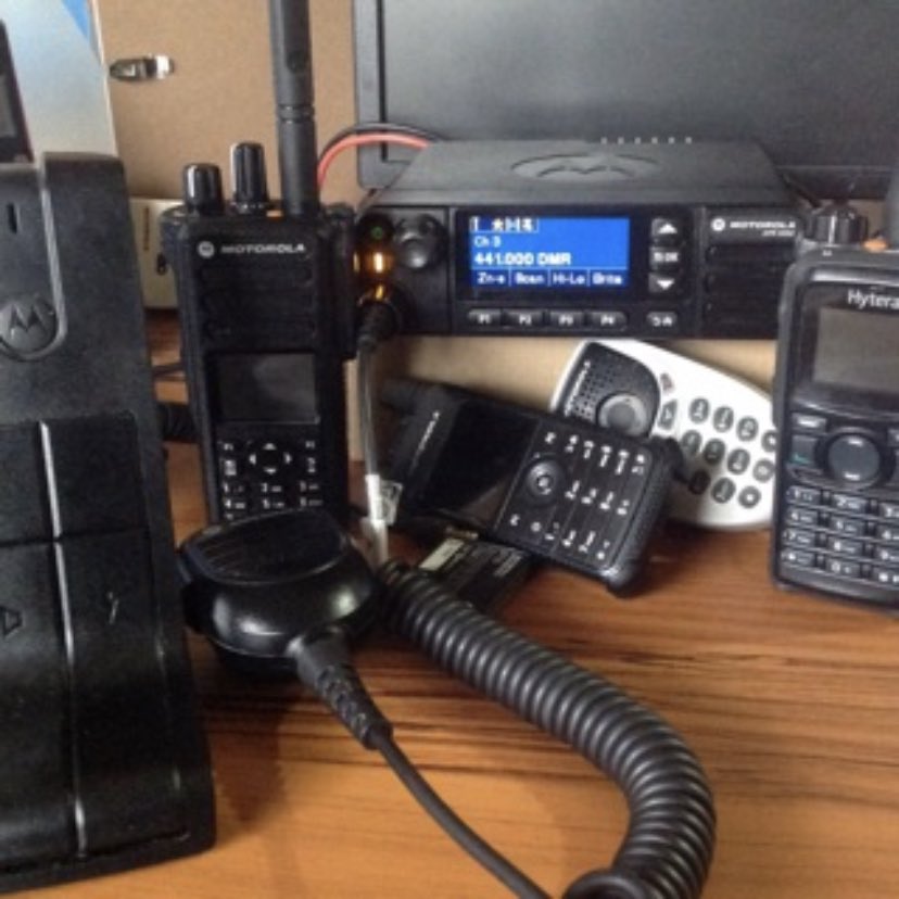 VE3WZW's tweet photo. VHF / UHF setup.
#ve3wzw #ve3sp #hamradio #amateurradio https://t.co/7sOnvMU62c
