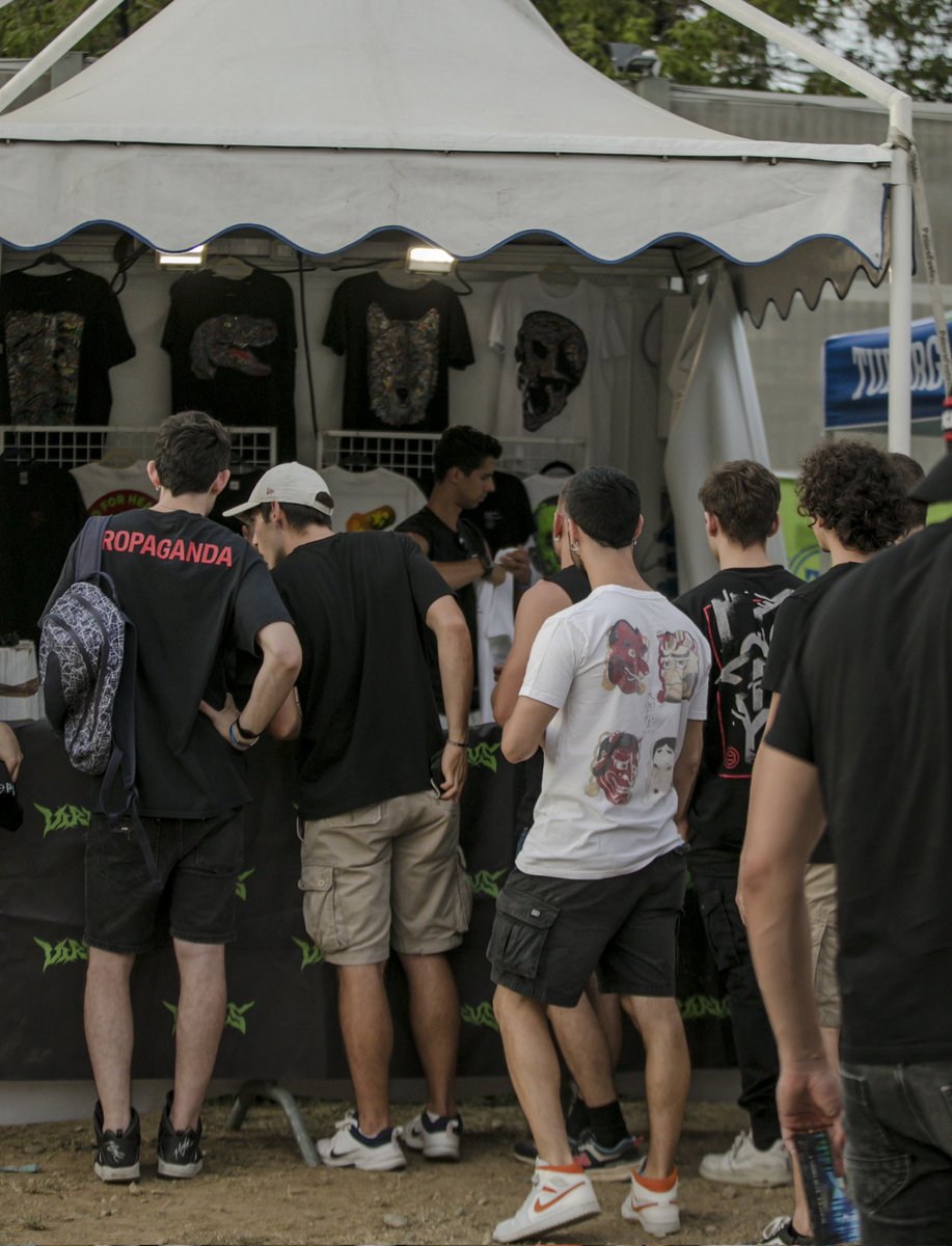 Honiro's tweet photo. Seguiamo @GemelloTK in tutte le date del suo tour con il merchandise ufficiale • potete anche ordinarlo online su https://t.co/qey4UMMeqV e vi arriva a casa in 2 giorni ! #honirostore #gemello https://t.co/IEGSE5sKep