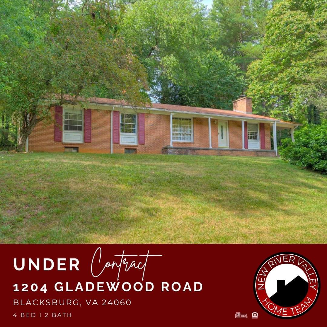 Congratulations to our wonderful buyers who are now under contract on this Blacksburg home! 🥳