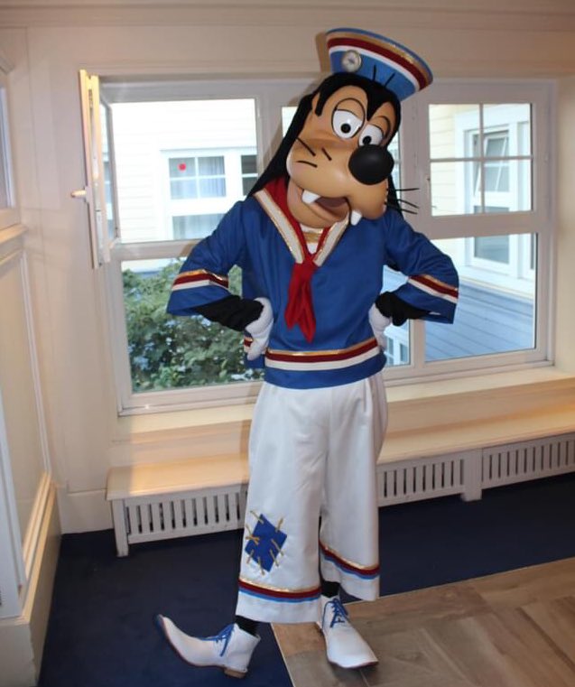 GoofClub92's tweet photo. 🚨 NEW OUTFIT ALERT AT DISNEY’S HOTEL NEWPORT BAY CLUB! 😍💙
#DisneylandParis #DisneyParks https://t.co/ChRupOtRun