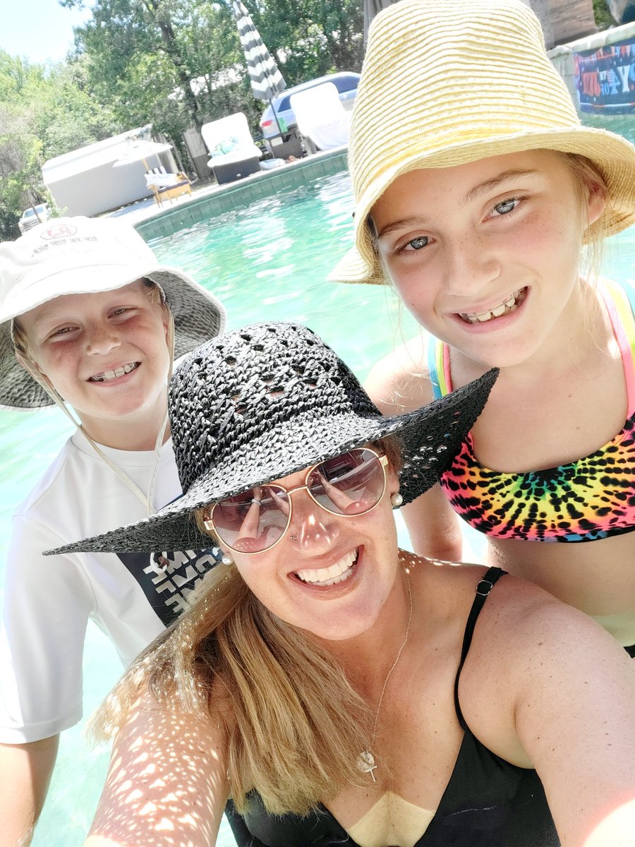 ahendy_20's tweet photo. Soaking up the last few days of summer w p2. I love spending time with them and creating as many memories as possible. #Summervibes #p2moments #sweetsweetsummertime https://t.co/hnpl3NWmJO
