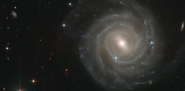 astronomia2016's tweet photo. Темная материя: пришло время отказаться от нее в пользу новой теории? https://t.co/fl1ATUojxg 
#astronomy #space #science #astrophysics #астрофизика #астрономия #наука #космос #ТемнаяМатерия #MOND #Вселенная #DarkMatter #galaxy #галактика #MilgromianDynamics #гравитация https://t.co/ed9Ck9wrsL