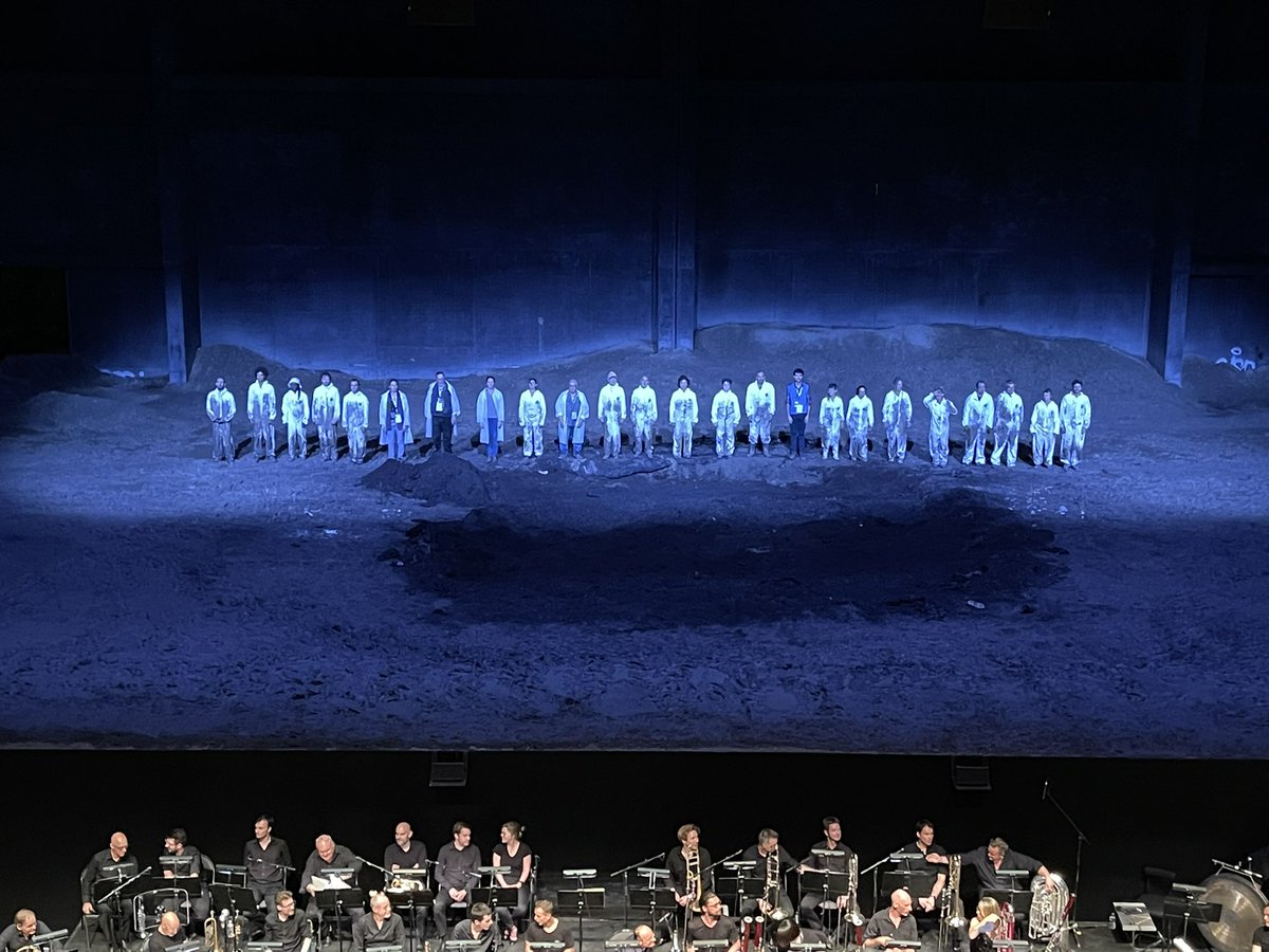 MahlerFrance's tweet photo. #Mahler2 au @festival_aix est une expérience marquante fondée sur l’alliance de la musique, du lieu et de la mise en scène. @esapekkasalonen dirige @OrchestreParis avec panache, et accentue la noirceur de la partition; @ch_OrchParis remarquable. Plus de commentaires sur le site ! https://t.co/V8m9z1rHjR