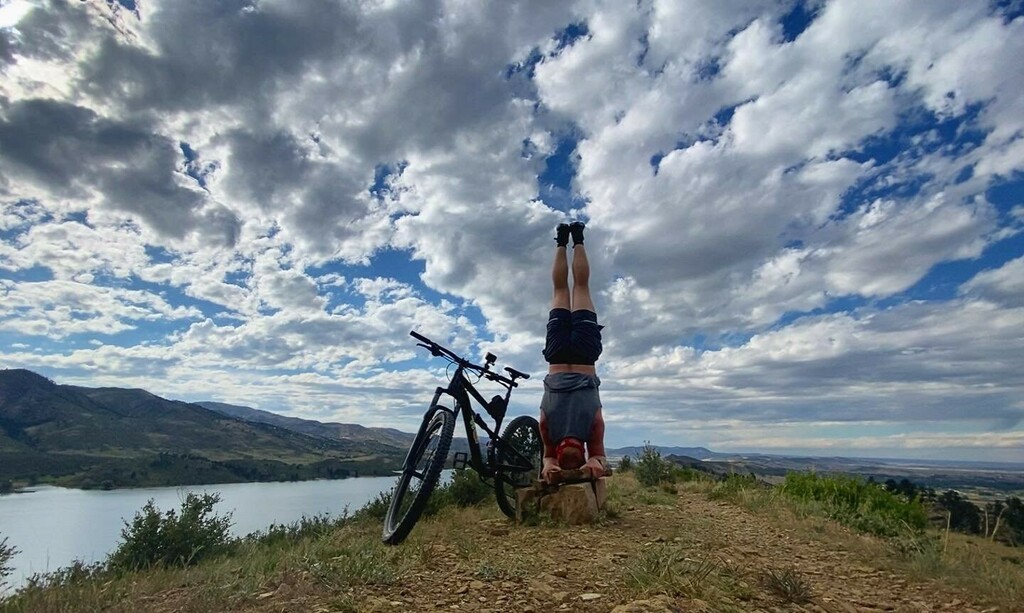 🎶 Upsidedown, bouncing off the ceilings🎵 Nothing like wrapping up a Fort Collins mountain biking adventure with a triumphant headstand. 🙃 🚵 Did you know that Fort Collins is filled with some of the most challenging and rewarding mountain biking rout… instagr.am/p/Cf4mQhPOP3z/