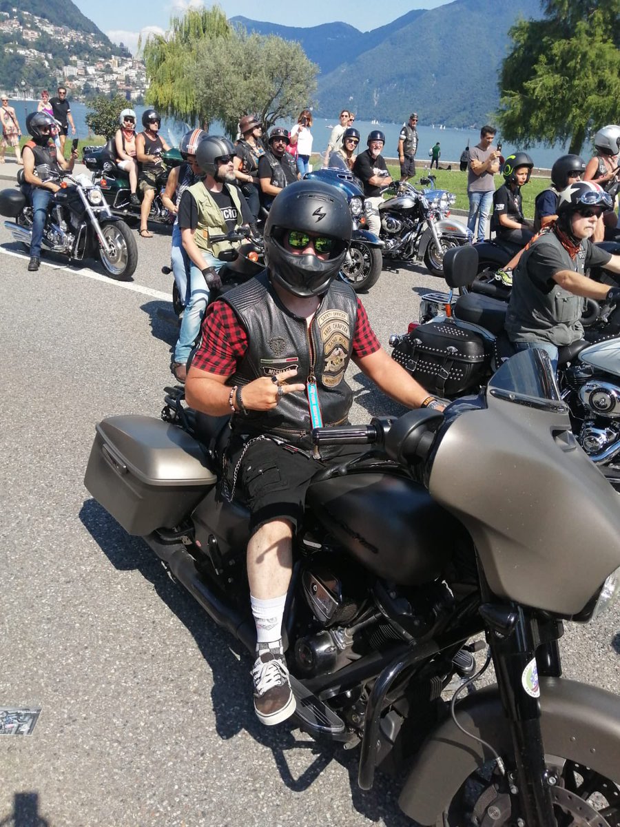 MichaelLeopizzi's tweet photo. City parade, Lugano Switzerland, #harleydavidson #harleydevidsonstreetglides #hog https://t.co/VN4xTSZ78O