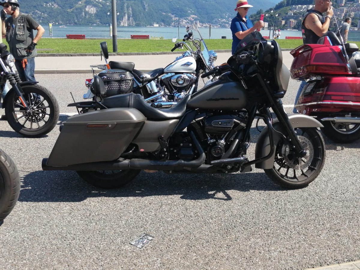 MichaelLeopizzi's tweet photo. City parade, Lugano Switzerland, #harleydavidson #harleydevidsonstreetglides #hog https://t.co/VN4xTSZ78O