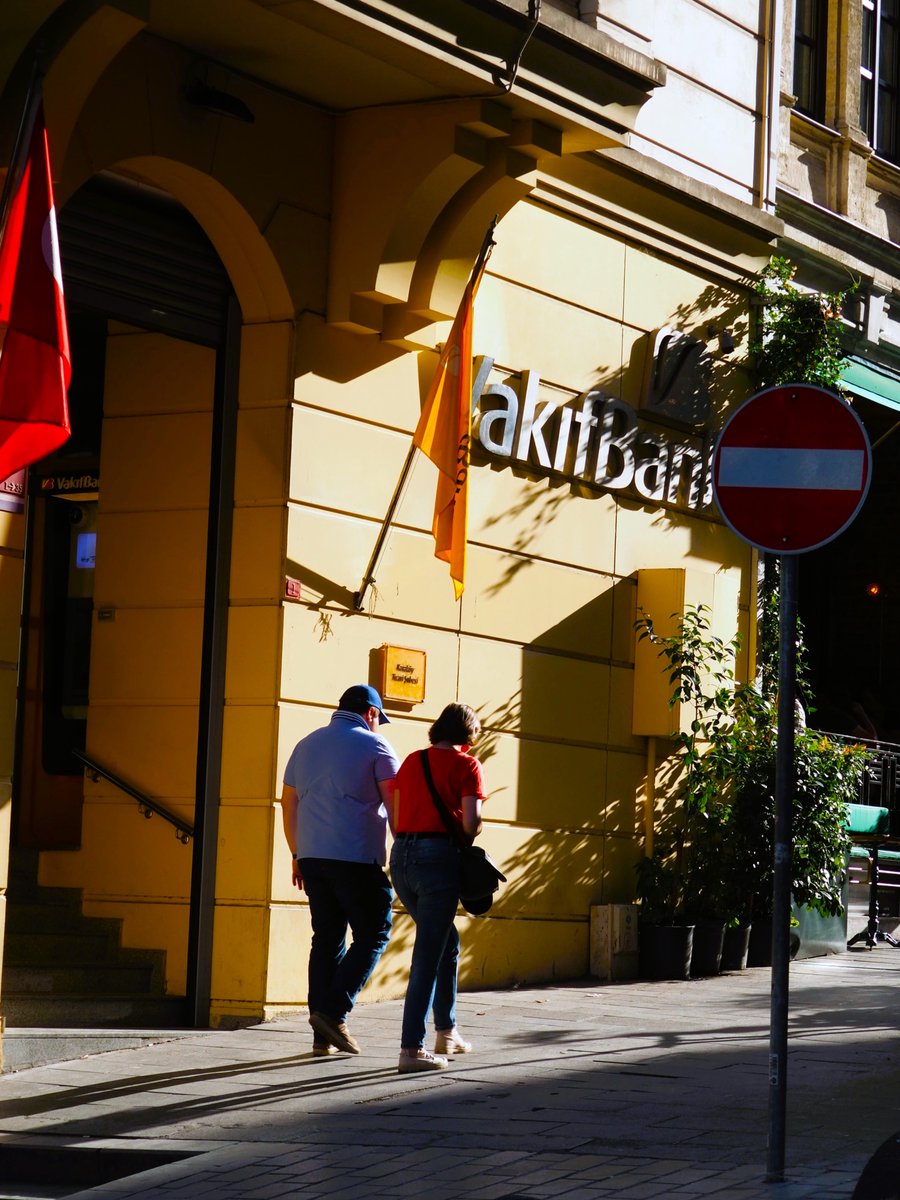 Yol yanındakiyle yürünür