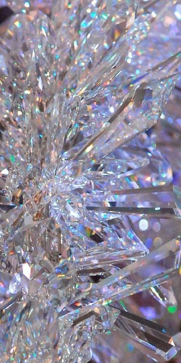 إن الكلمات أحيانآ تنال 
من براءة المشاعر 

🌀❄