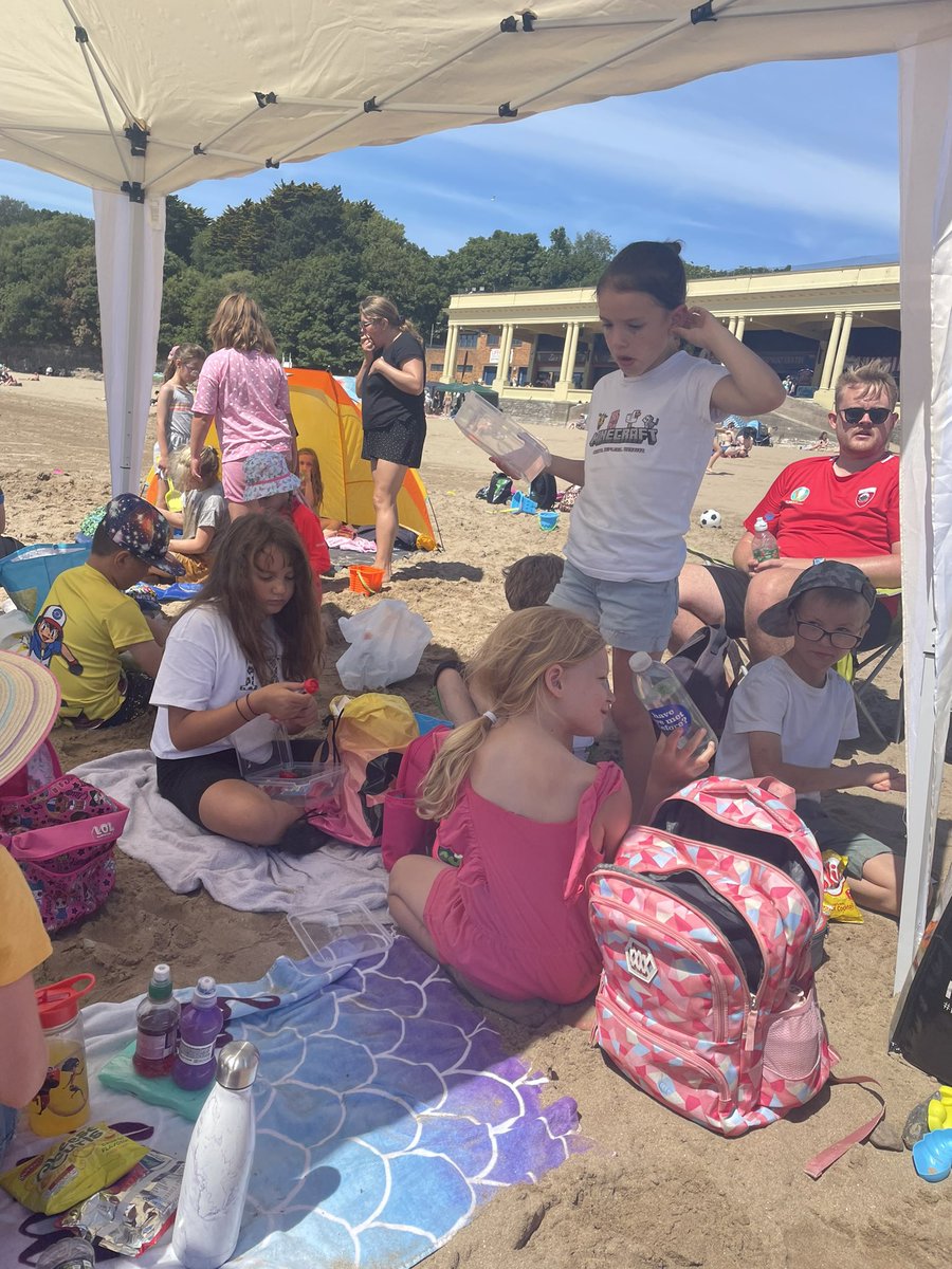 What a fantastic day we had at the beach today. The weather was glorious and we had so much fun making end of year memories together 😎🥰