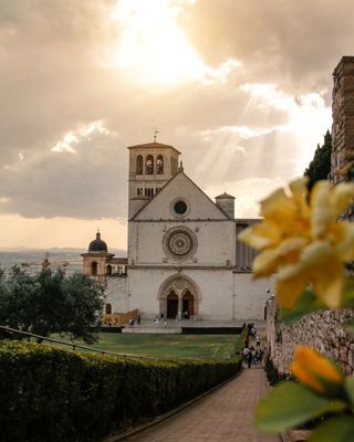 夕暮時の街を歩く in 😉 @italia @UmbriaTourism Thanks to 😘📸 https://t.co/NttSiPftT2