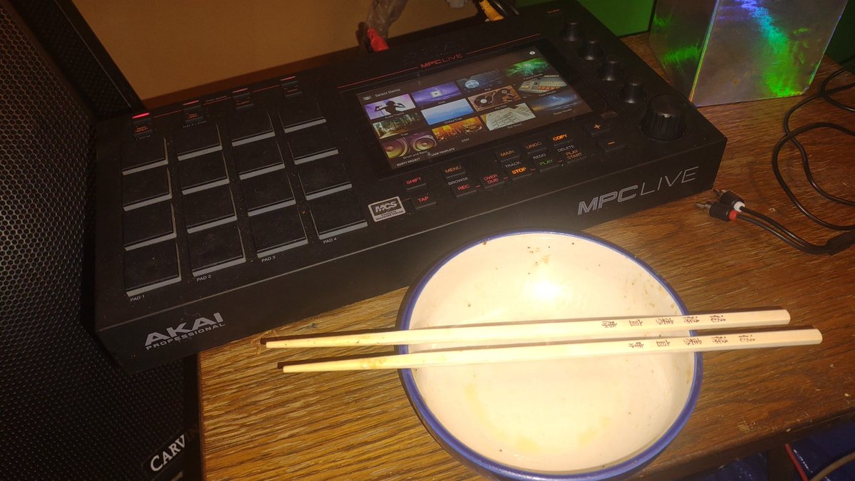 NyabinghiD's tweet photo. Just devoured some homemade made Shrimp Fried Rice... There's something a lil extra satisfying about eating with chopsticks, besides being a member of the clean bowl club... maybe it's the subconscious engagement of the brain & coordination skills. Now back to the beats #MPC_Live https://t.co/v6zCluC5GO