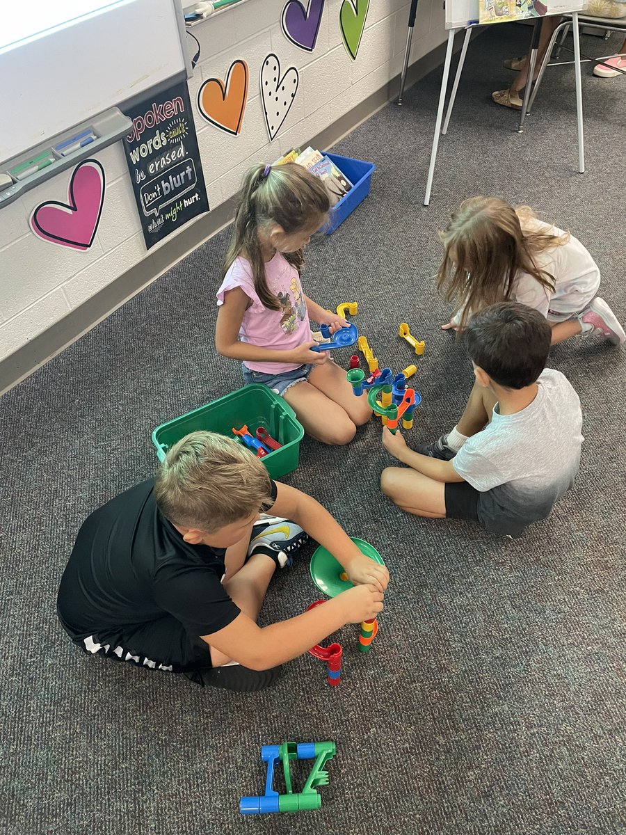 cstepnoski14's tweet photo. Today we started our day with games and art. It’s the best way to get to know one another and have a great beginning to our day. https://t.co/PyqkvP9pWn