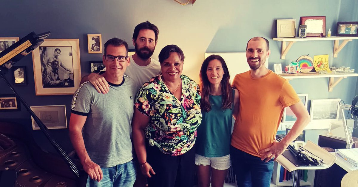 Ya tenemos con nosotros a <a href="/DeborahJCarter/">Deborah J. Carter</a> ! Último ensayo para el concierto de mañana en la Plaza de la Compañía en Pamplona.
Nos vemos a las 23:30h.
¡Viva San Fermín!

#jazz #pamplonajazz #iruñajazz #deborahjcarter