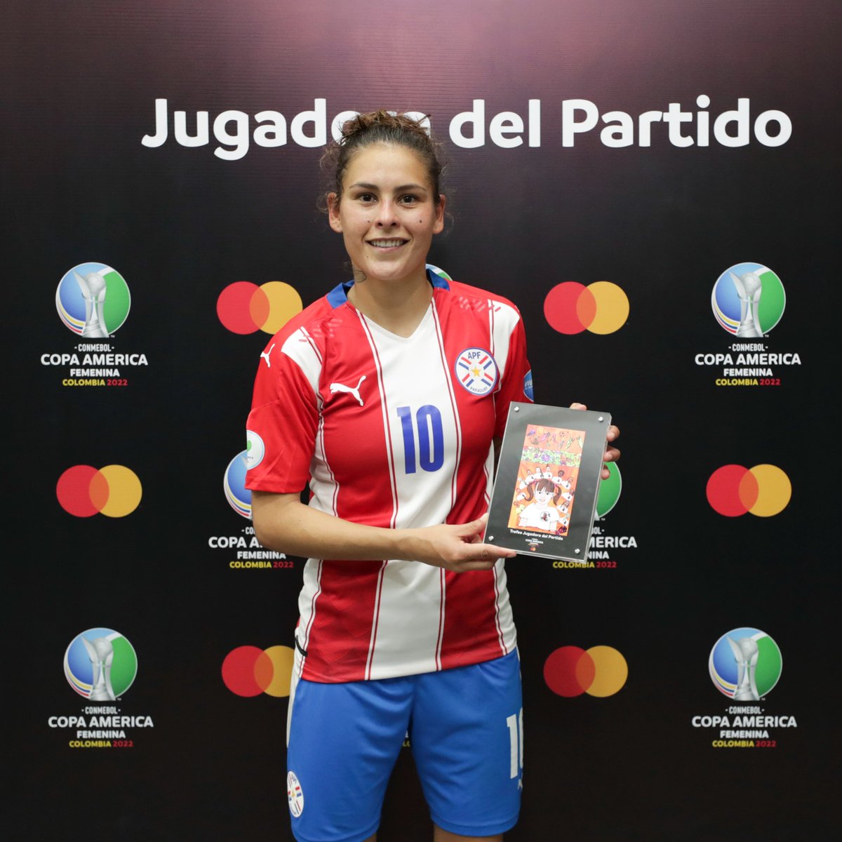 🏅 Con otro golazo, condujo a la Albirroja a su primera victoria en Colombia 2022: 𝑱𝒆𝒔𝒔𝒊𝒄𝒂 𝑴𝒂𝒓𝒕𝒊́𝒏𝒆𝒛 fue elegida como la mejor jugadora de Paraguay-Chile. 

➡️ John Jaider Biojó hizo entrega del premio.

¡Felicitaciones! 🇵🇾👏

#CAFem #VibraElContinente