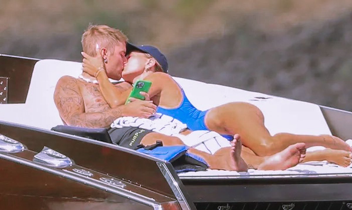 bieberjauregui_'s tweet photo. hailey bieber cómo se siente vivir mi sueño? https://t.co/7e5dauiAIn