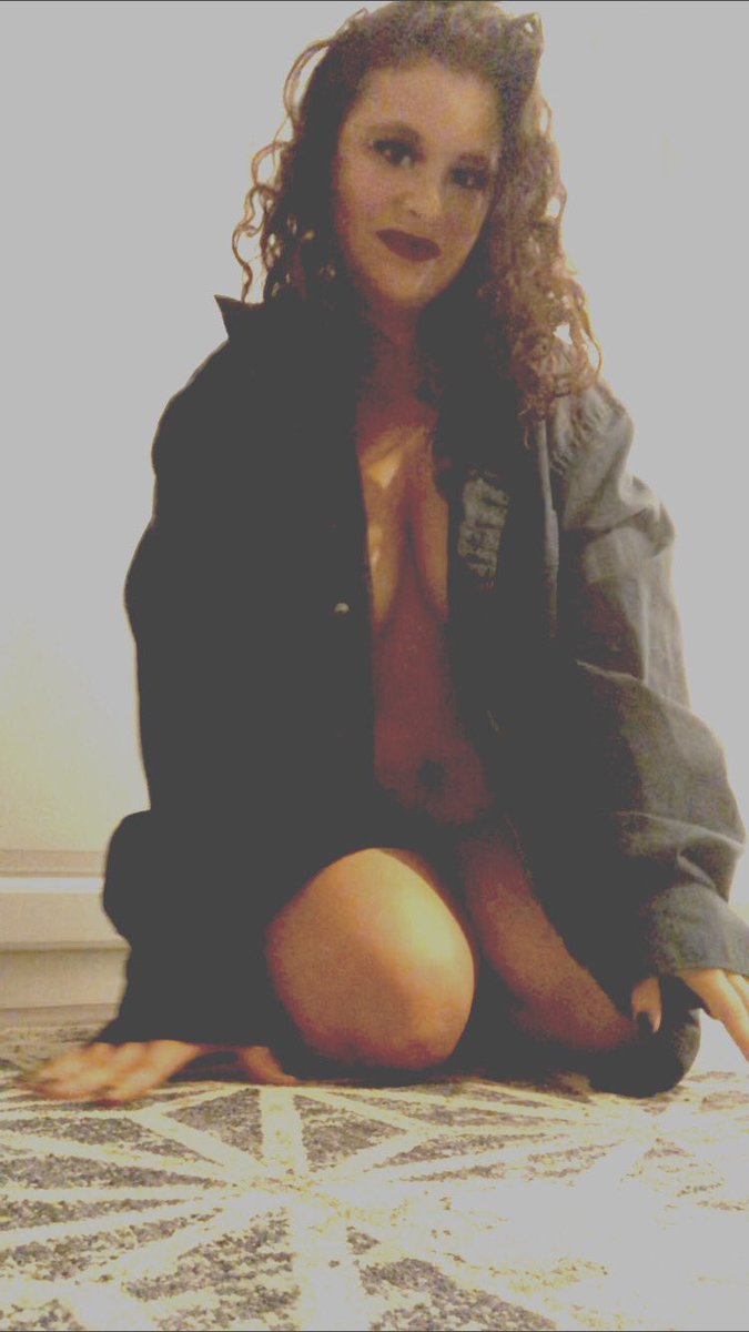 Wanna see what’s under the shirt? Head over to my of to find out. First 10 subscribers get 50% off.                   

onlyfans.com/welcome_to_the…